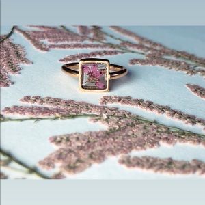 Gold heather flower square ring